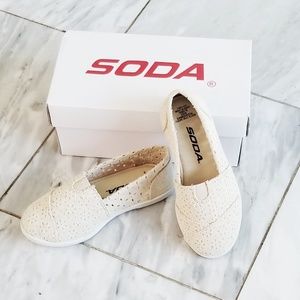 Soda brand canvas floral flats